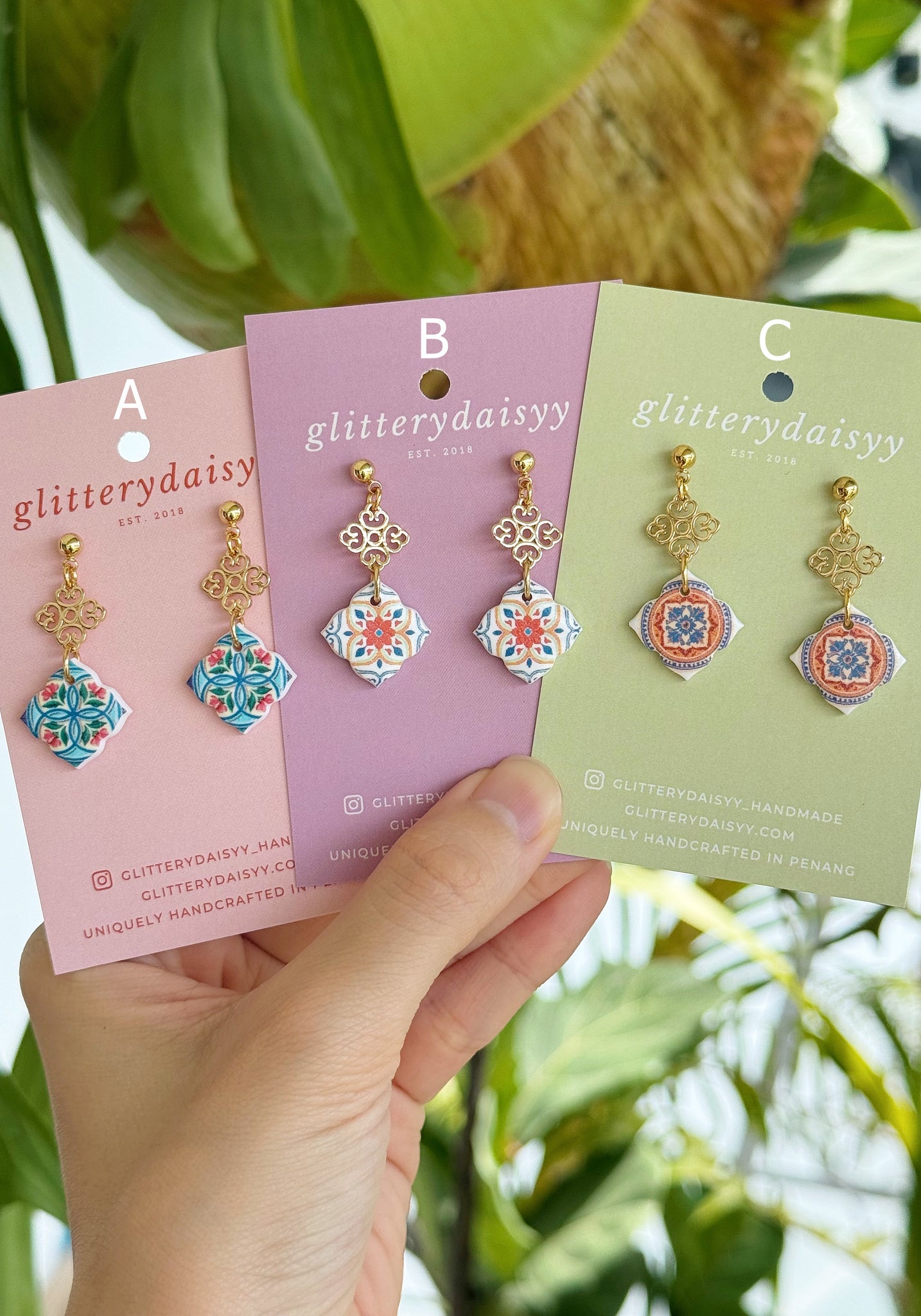 Arabesque Tiles with Vintage Part - Ball Posts