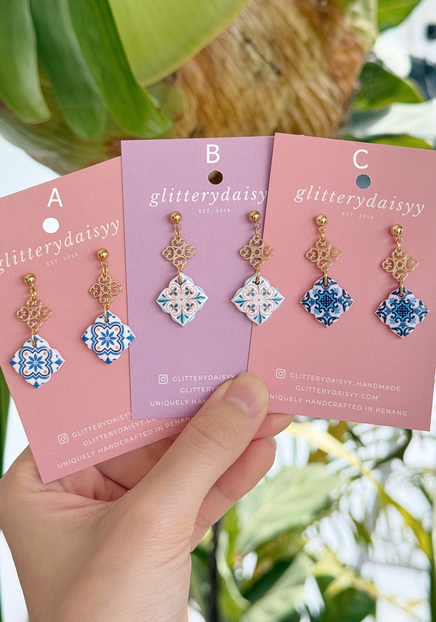 Arabesque Tiles with Vintage Part - Ball Posts