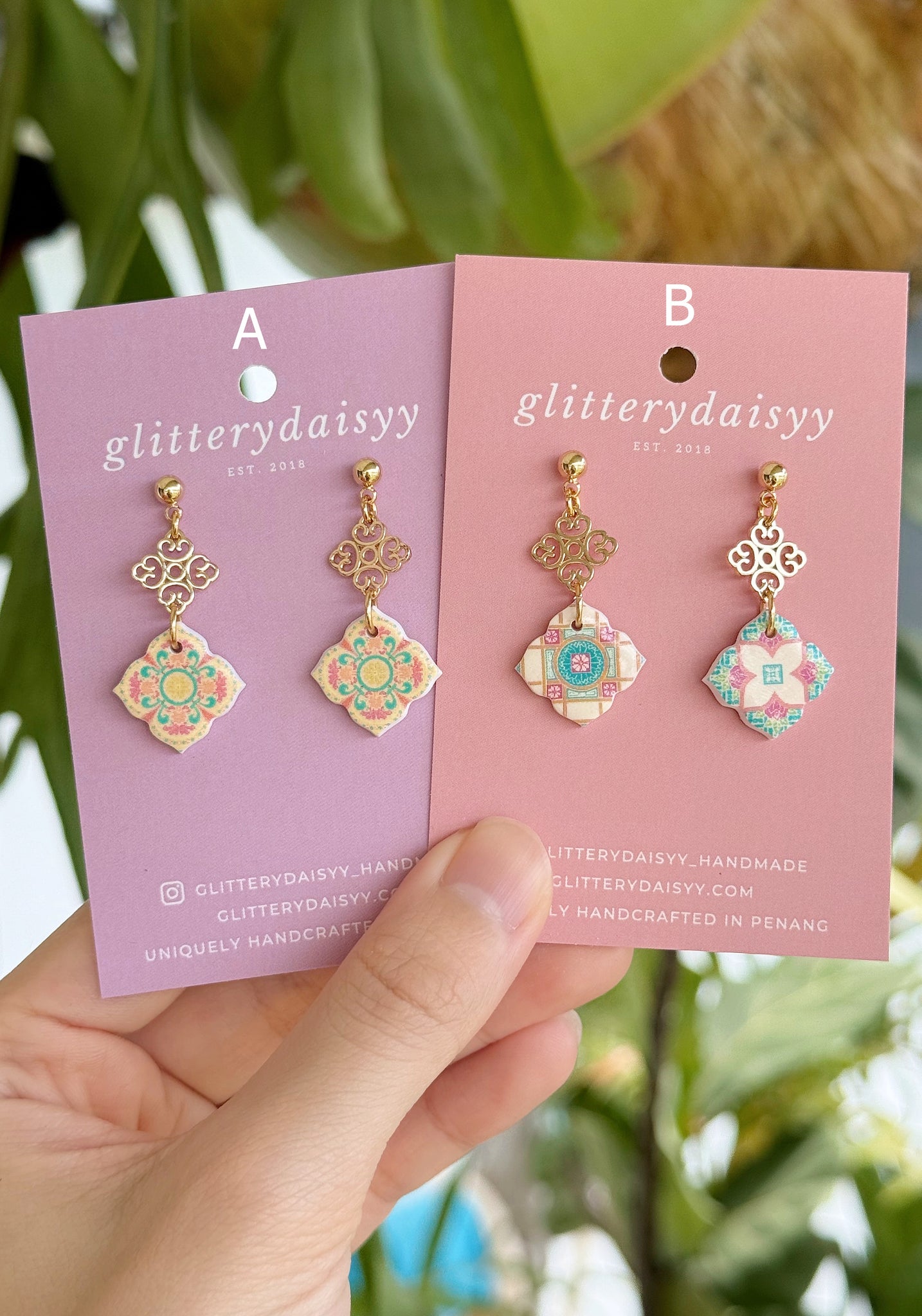 Arabesque Tiles with Vintage Part - Ball Posts