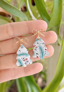 Christmas Pine Leaves - Ribbons with Xmas Tree