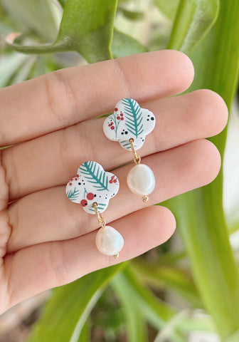 Christmas Pine Leaves - Clover Studs with Pearls