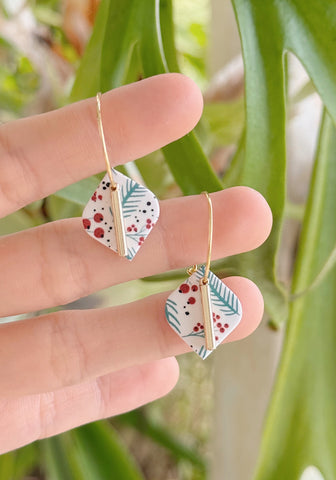 Christmas Pine Leaves - Pointed Leaf Hoops with Gold Bar