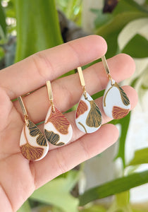 Festive Ginkgo Leaves - Gold Bar with Teardrop