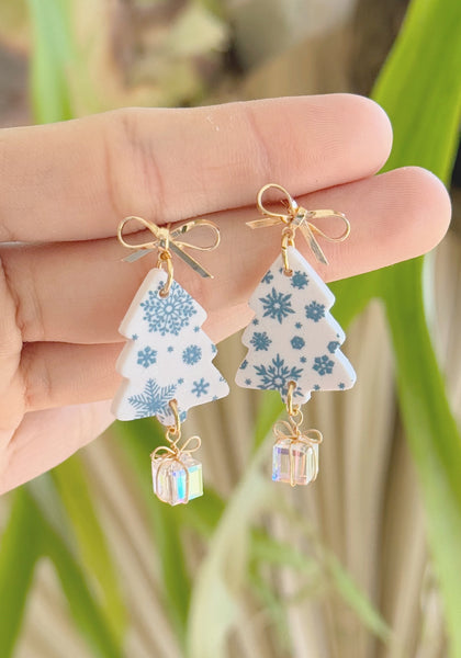 Shimmer Snowflakes - Christmas Tree with Presents