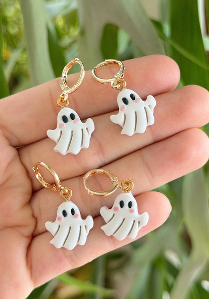 Flying Blushing Ghost - Huggies (Glow-In-Dark)