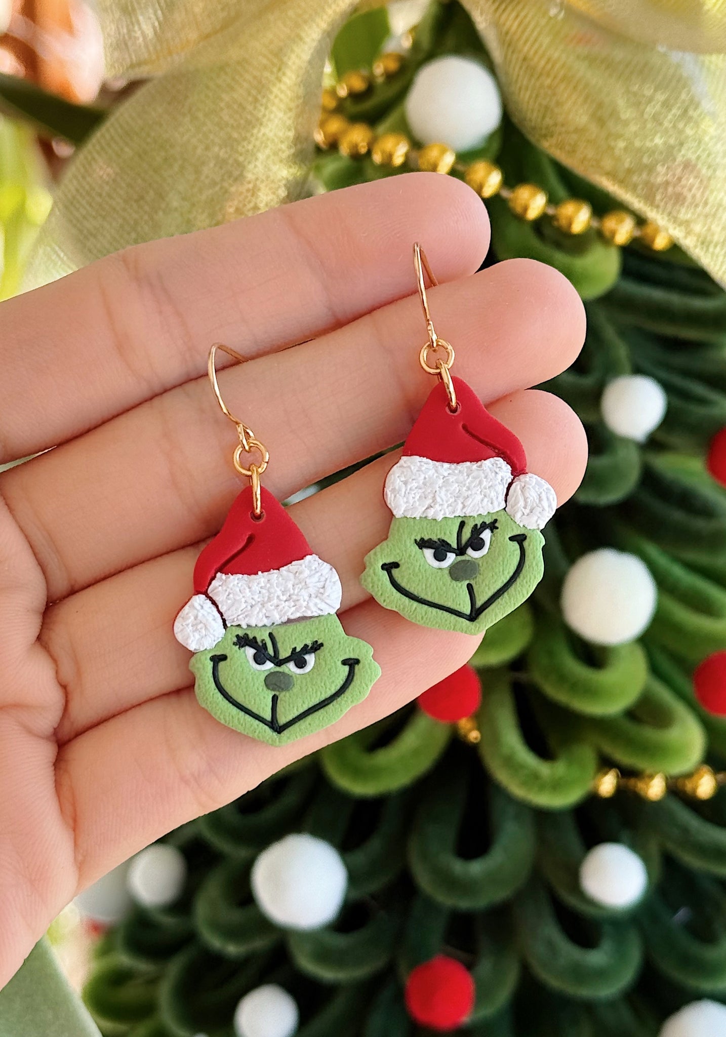 The Grinch with Santa Hat - Hooks