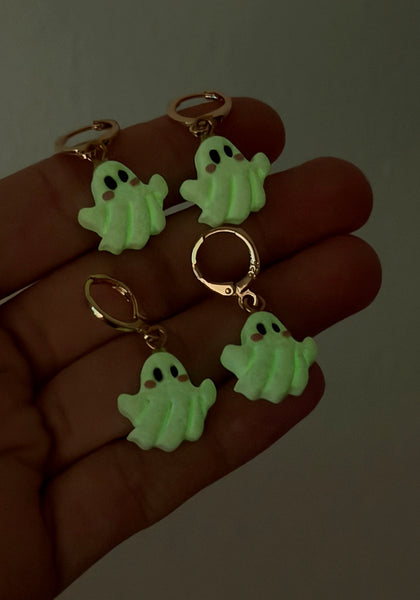 Flying Blushing Ghost - Huggies (Glow-In-Dark)
